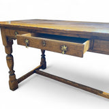 Fabulous quality ' honey ' couloured oak desk in the Georgian style .