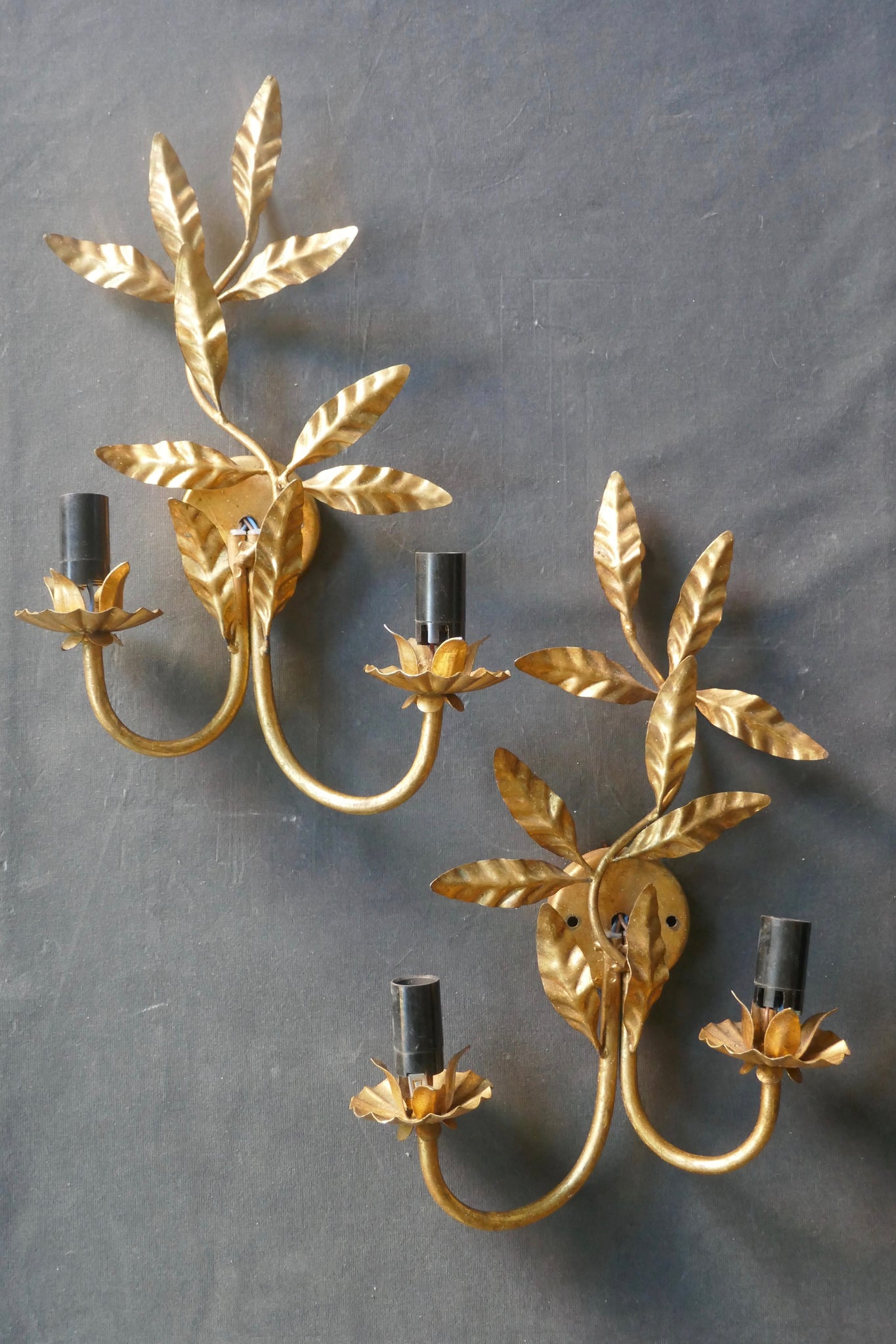 Pair of decorative Italian wall lights with naturalistic leaf decorations.