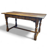 Fabulous quality ' honey ' couloured oak desk in the Georgian style .