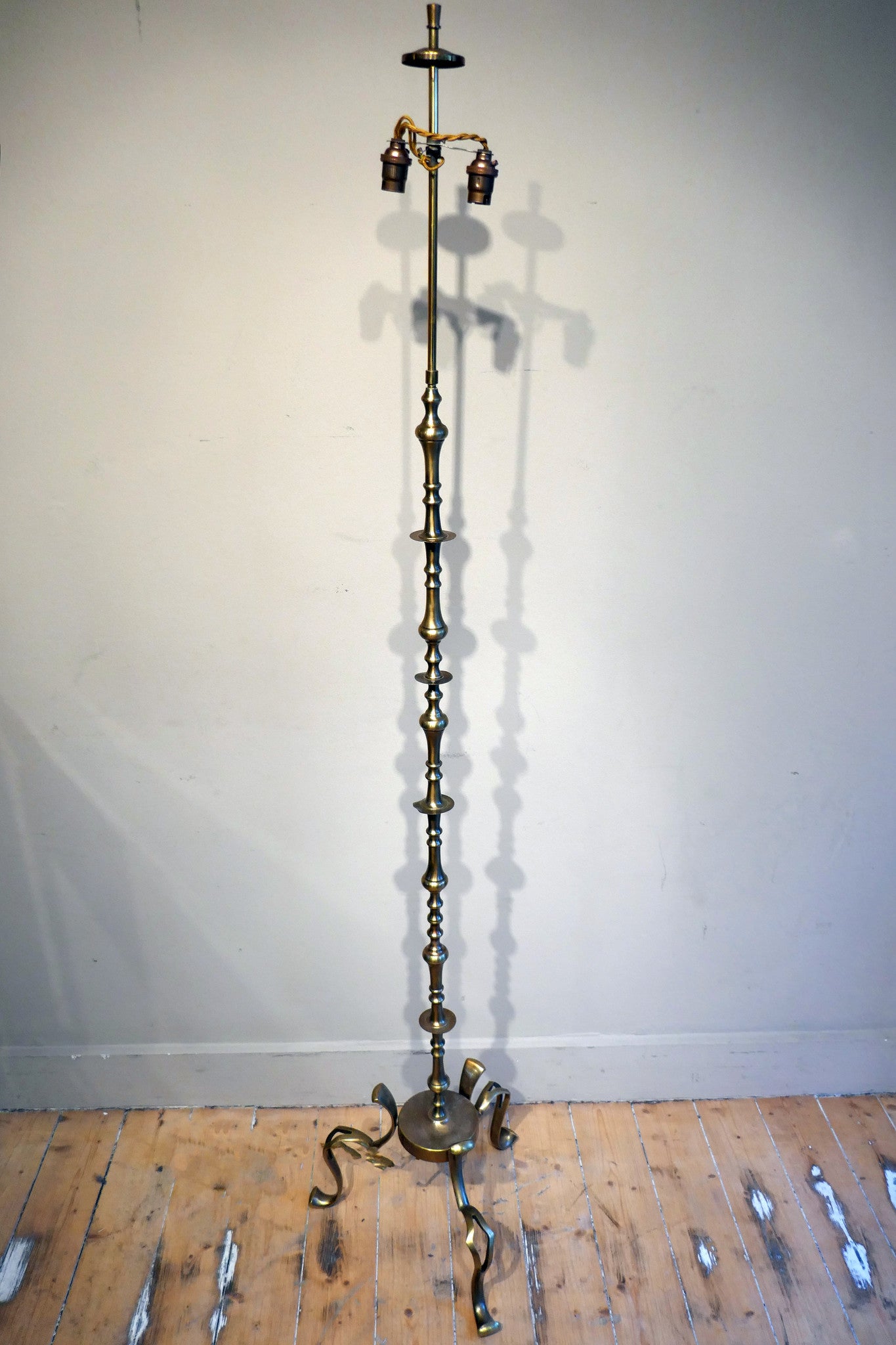 X Brass floor lamp