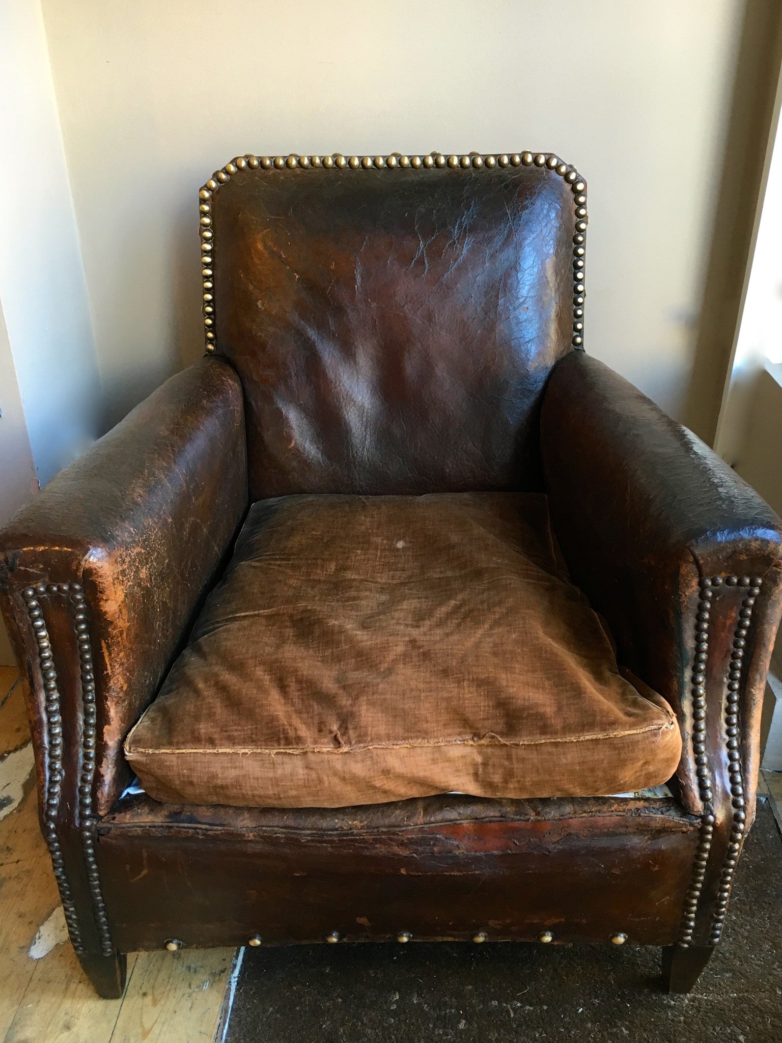 X Pair of french early 20th century club chairs.