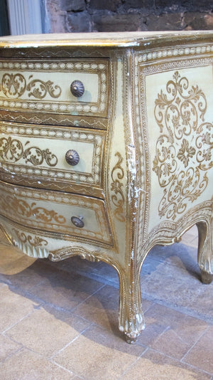 X Bombe fronted florentine parcel gilt chest of drawers.
