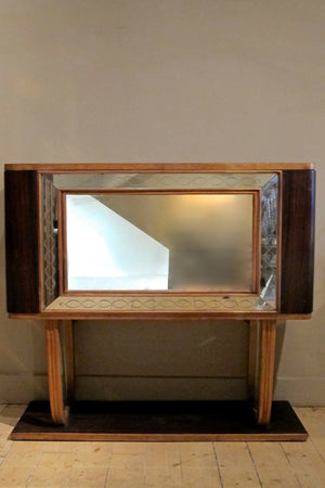 Italian 1920s bar with mirrored interior