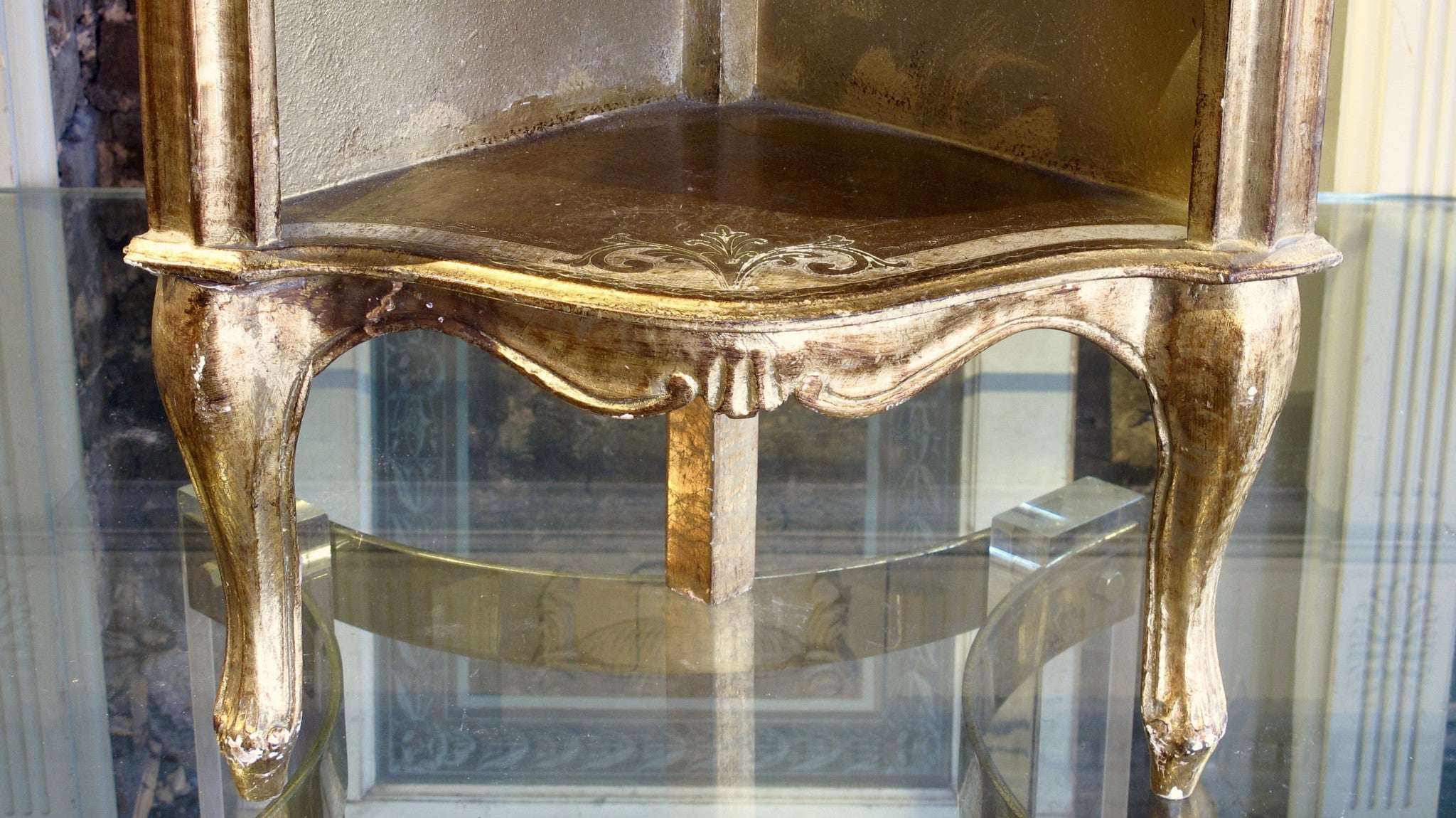 X Pair of gilded florentine Corner cabinet circa 1960