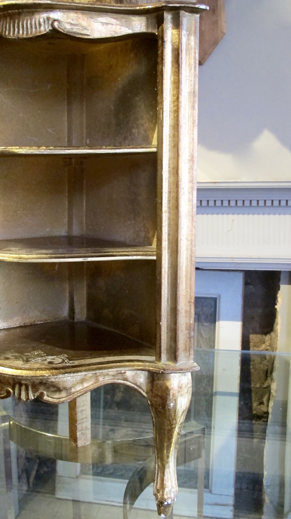 X Pair of gilded florentine Corner cabinet circa 1960