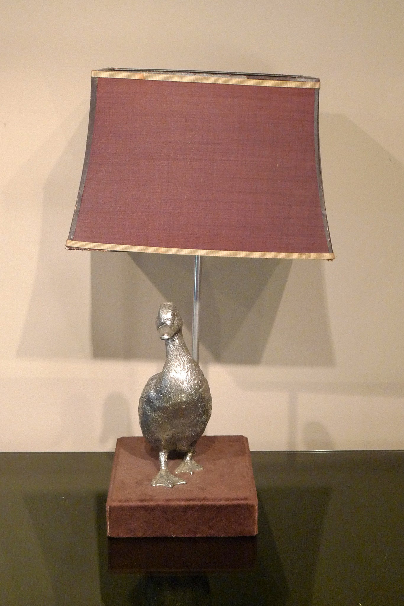 X A 1970s table lamp modelled as a duck on a velvet base.