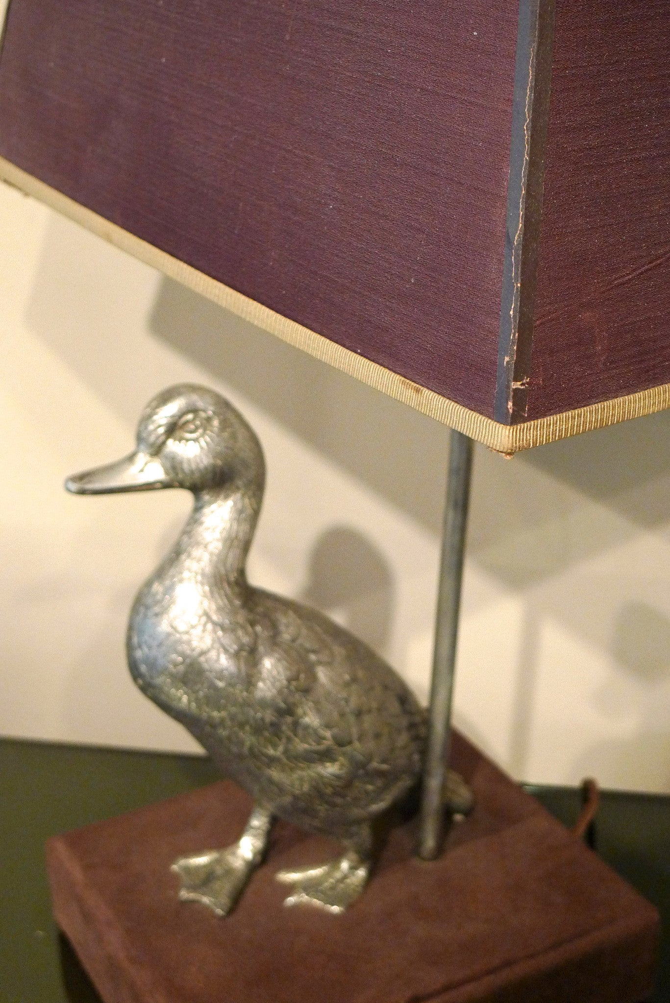 X A 1970s table lamp modelled as a duck on a velvet base.