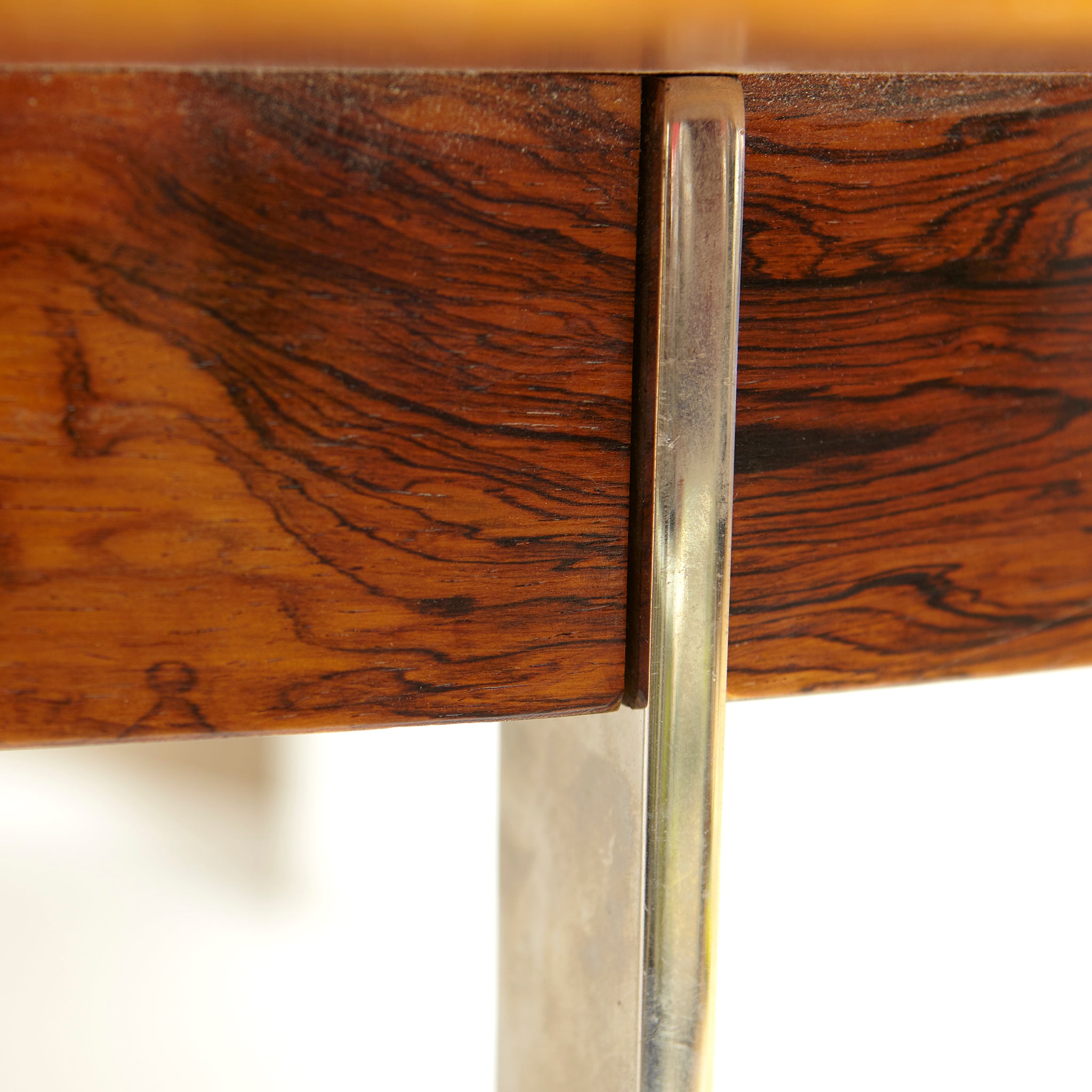 Dinning Table designed by Richard Young for Merrow associates.