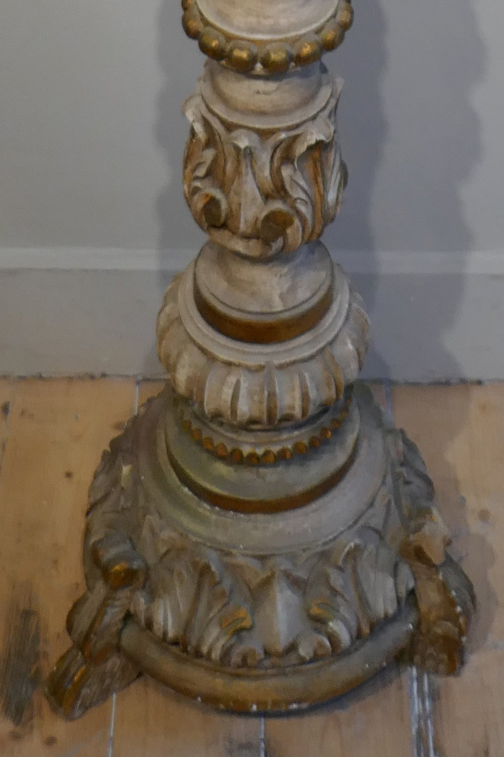 X Gilded Wooden floor lamp