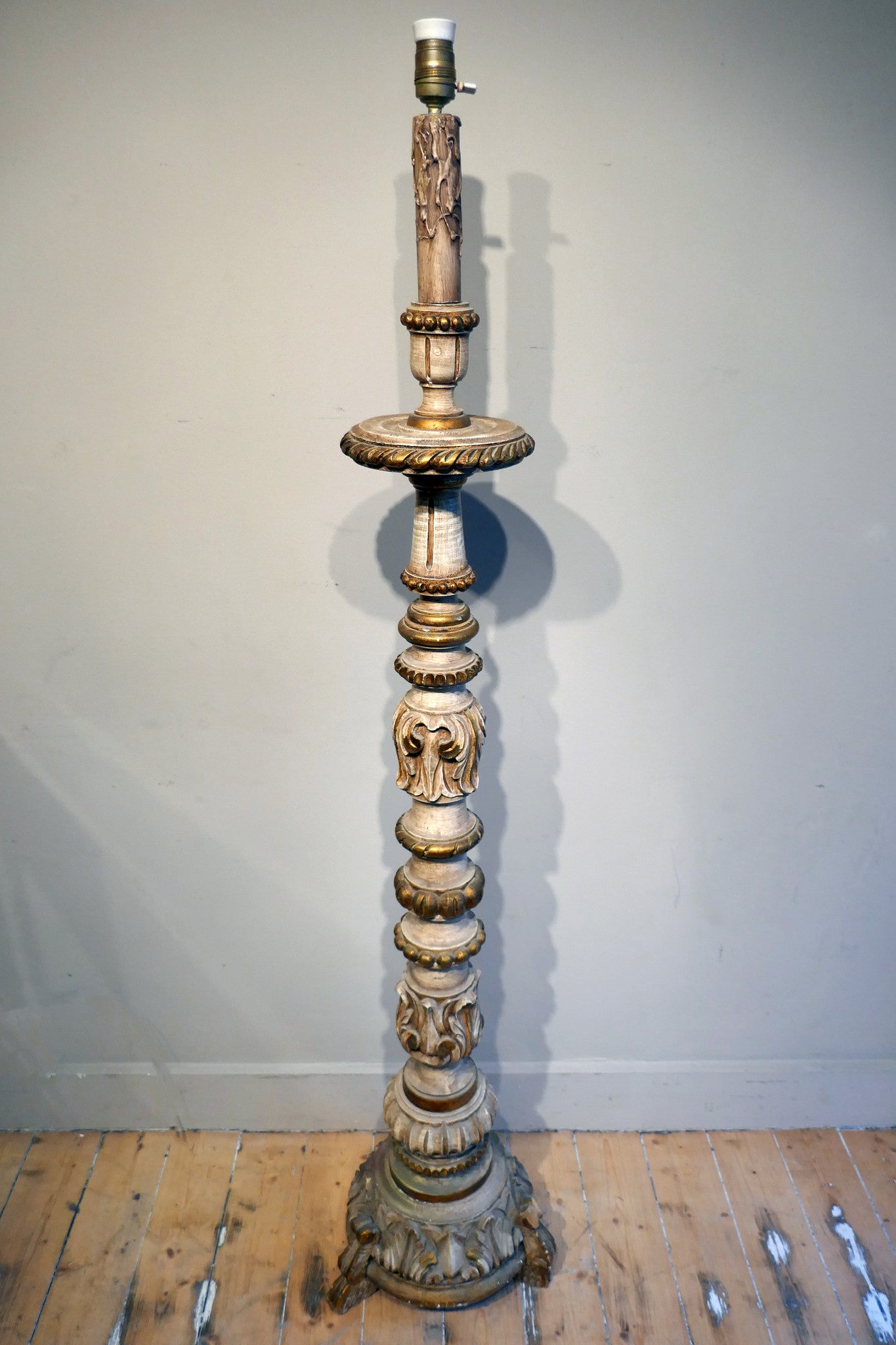 X Gilded Wooden floor lamp