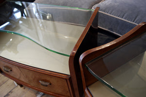 X Pair of Italian 1950s bedside cabinets with plate glass tops.