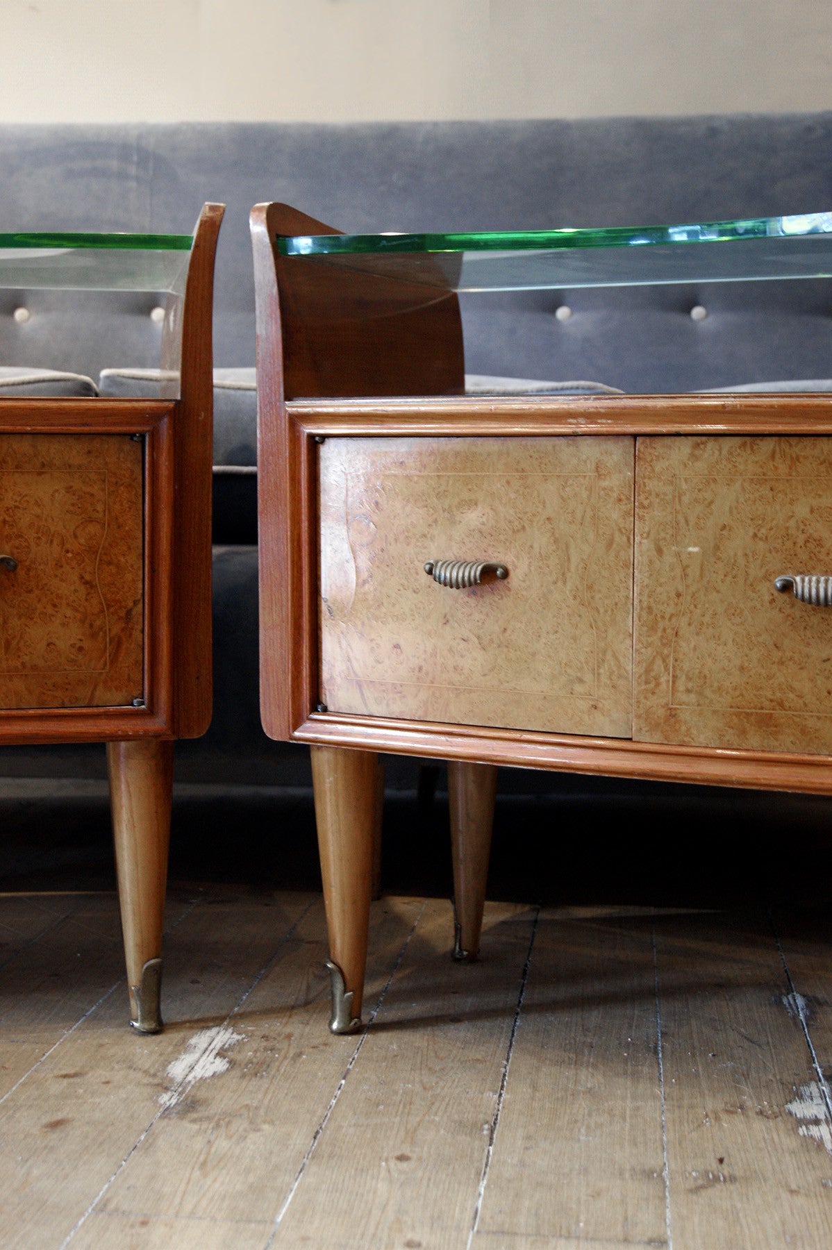 X Pair of Italian 1950s bedside cabinets with plate glass tops.